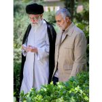 قاب عکس مقام معظم رهبری و شهید سلیمانی شاسی 10.5 در 15