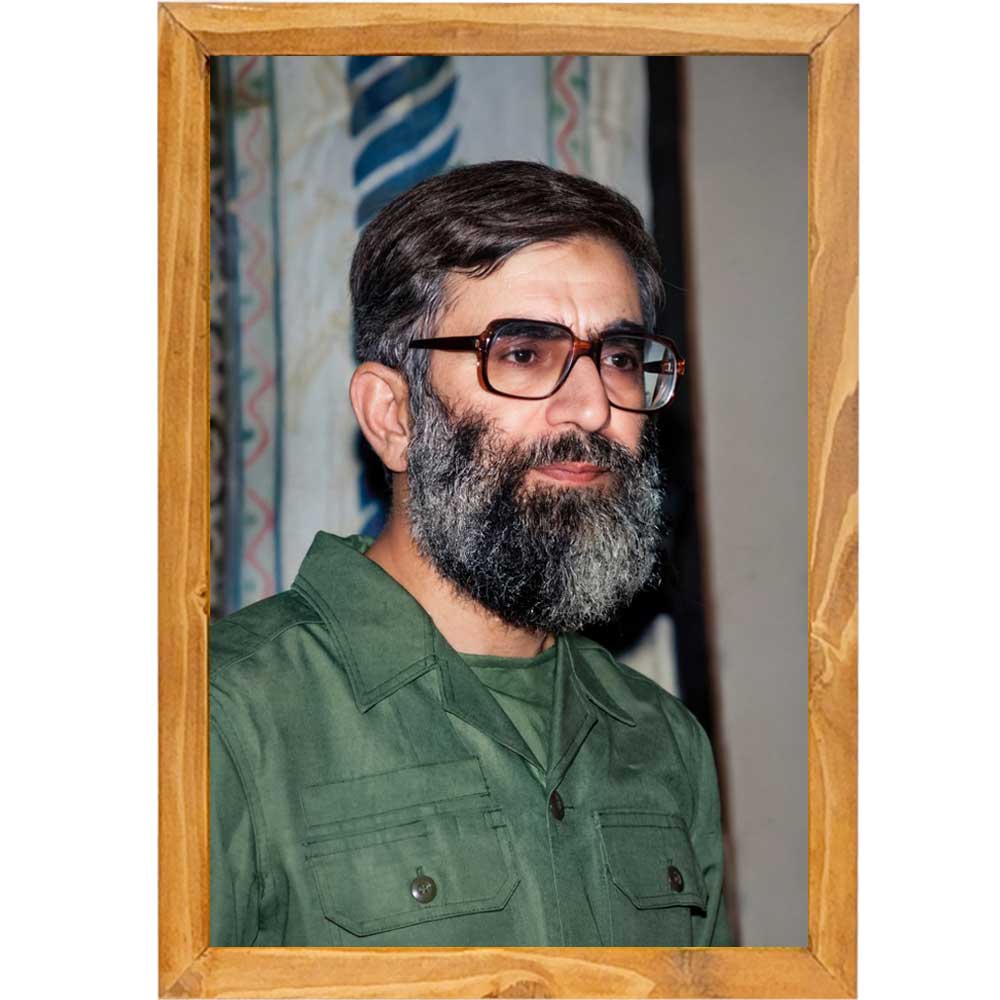 cs رهبر شهید با لباس پاسداری - Image 1